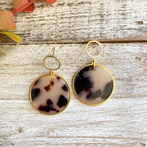 Circular Tortoise Shell Earrings, Tortoise Shell Stud Earrings, Circle Tortoise Earrings