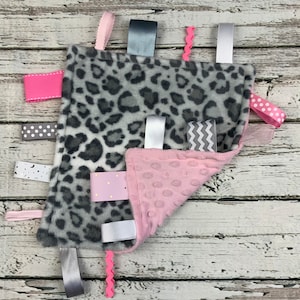 Baby girl Minky Tag Blanket Leopard Print / Baby Girl Gift / Pink and Gray / Lovey / sensory blanket / Baby Toy / Snuggle Blanket
