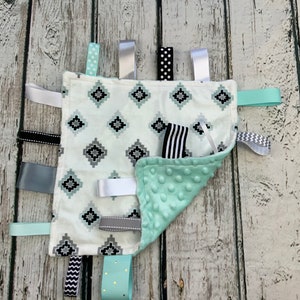 Baby Gender Neutral Minky Tag Babydecke im Azteken Design / Baby Mädchen oder Junge Geschenk