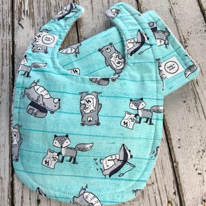 Baby Boy Bib Burp Cloth Set / Bear Baby Bib / Woodland Animals Burp Cloth / Woodland Animals Nursery / Baby Shower Gift
