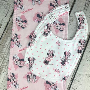 Baby Girl Disney Minnie Mouse Bib Burp Cloth Set / Baby Girl Bib Pink / Baby Girl Burp Cloth Pink White Minnie Mouse / Baby Shower Gift Girl