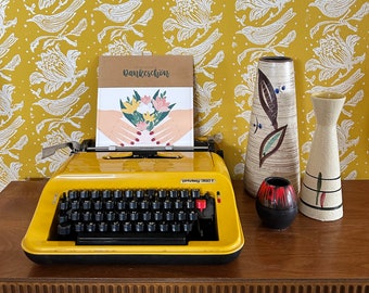 Vintage Retro Schreibmaschine von Privileg 350T | 70er Jahre | gelb | funktionsfähig | Space Age Panton Ära | 70s 80s gelbe Schreibmaschine