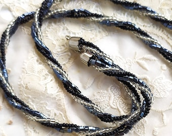 Vintage gedrehte Saatperlenkette. Mehrsträngige Perlenketten. Rocailles-Lariat.