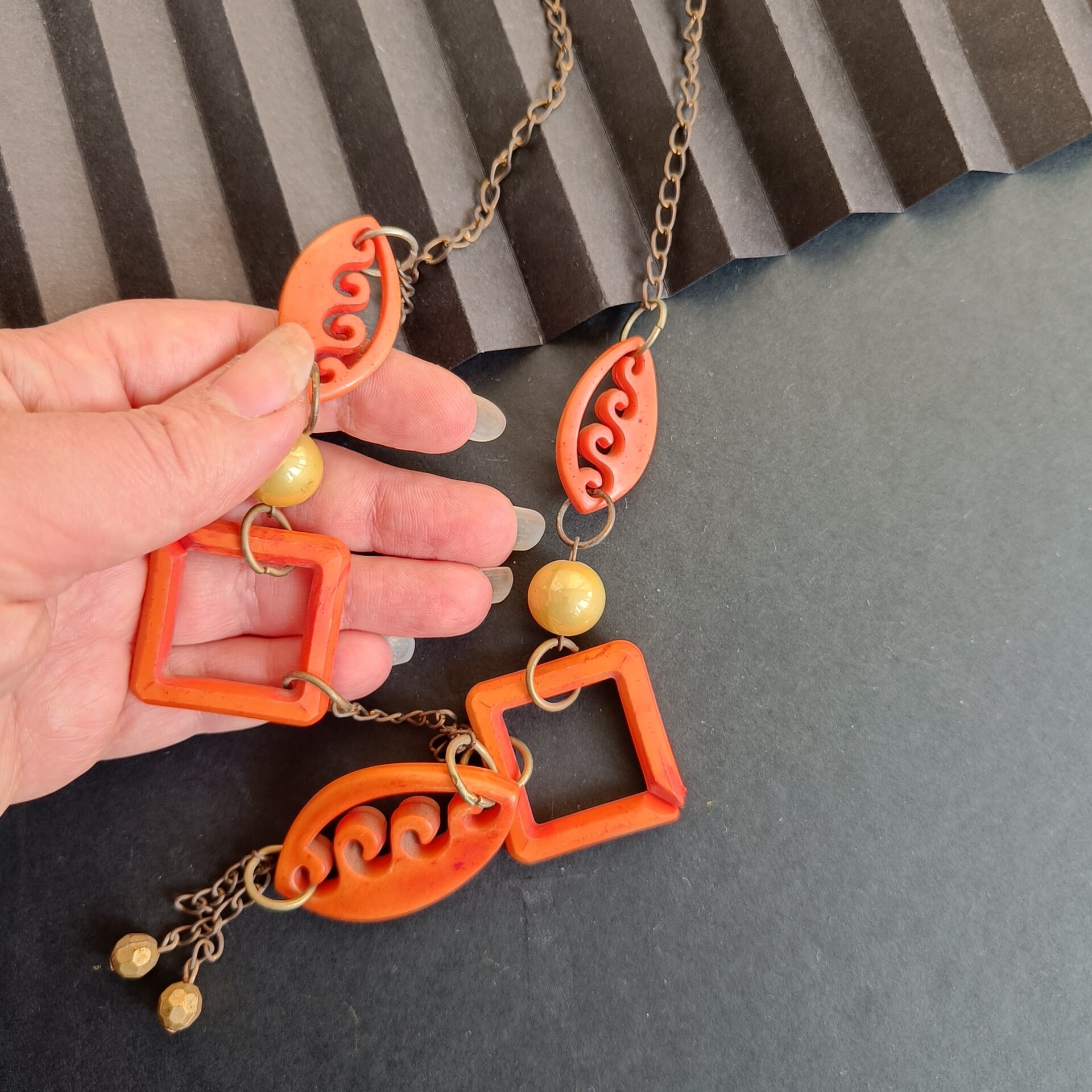 ヴィンテージオレンジルーサイトチャンキーチェーンネックレス：1960