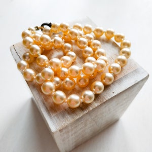Vintage regency necklace. Short champagne Pearl Necklace 19 inches, 1960s.