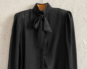 chemisier noir vintage avec col d’arc | Blouse noire pour femmes Taille M