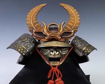 Capacete Samurai Japonês Vintage – Tokugawa Ieyasu Kabuto com Máscara Facial