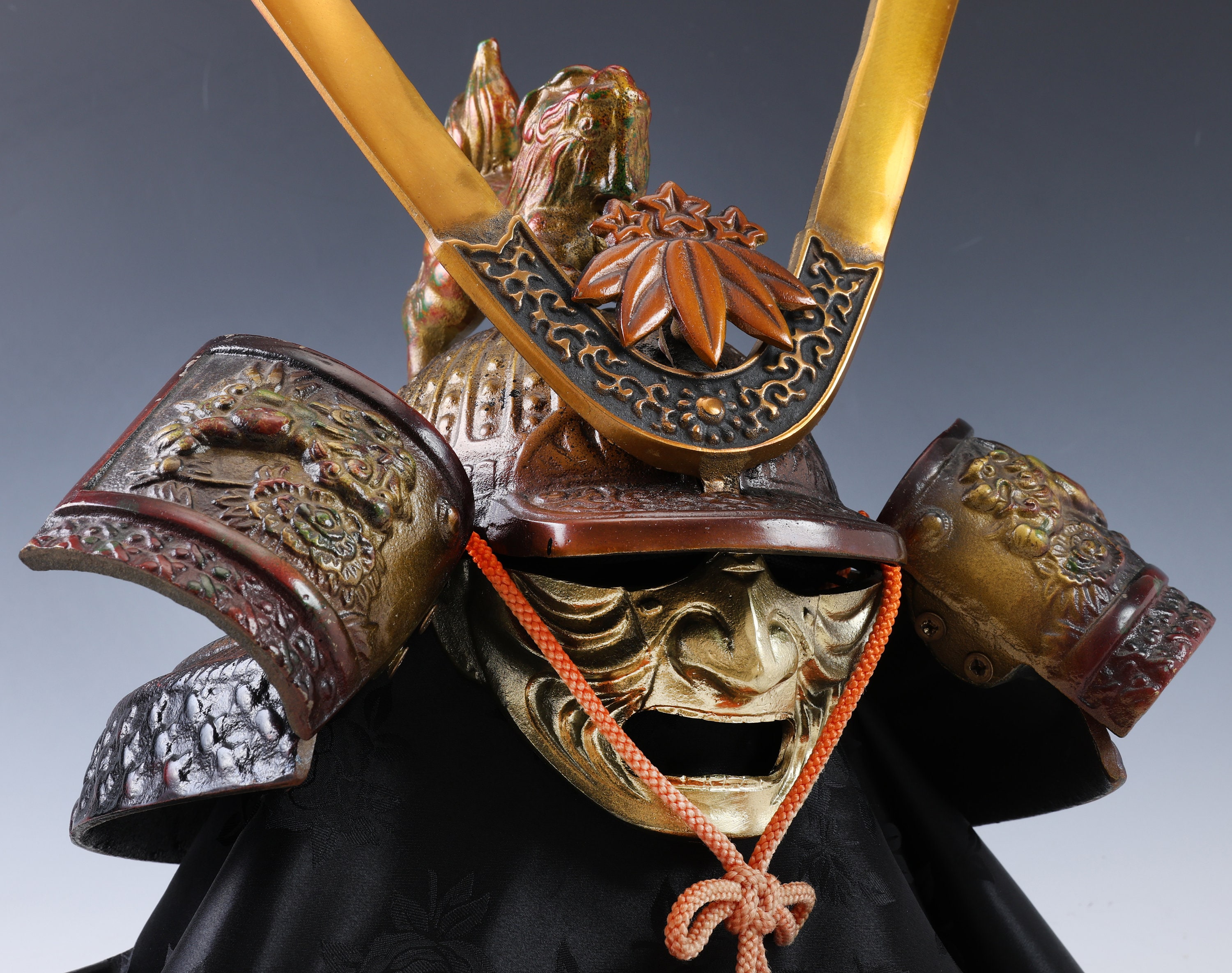 Beautiful Vintage Japanese Samurai Helmet -yoshitsune Kabuto