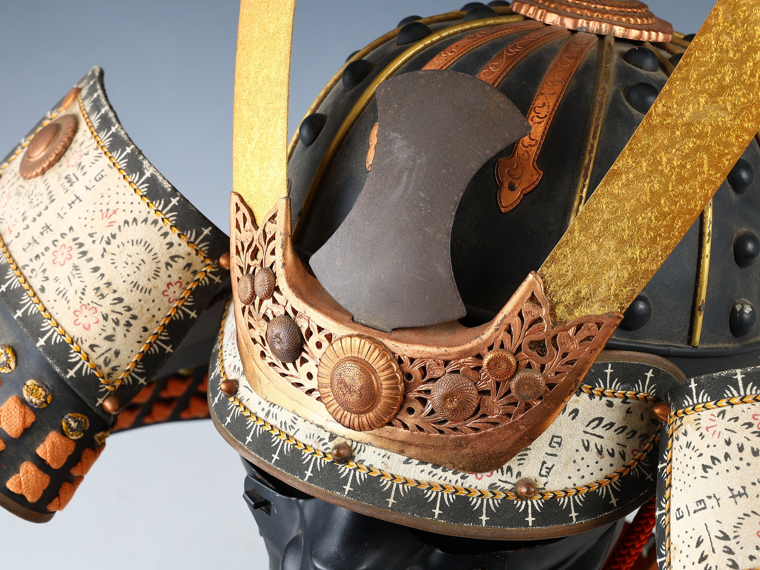 Japanese Old Vintage Samurai Wearable Kabuto Helmet With a Japanese Old Vintage Samurai Wearable Kabuto Helmet With a
