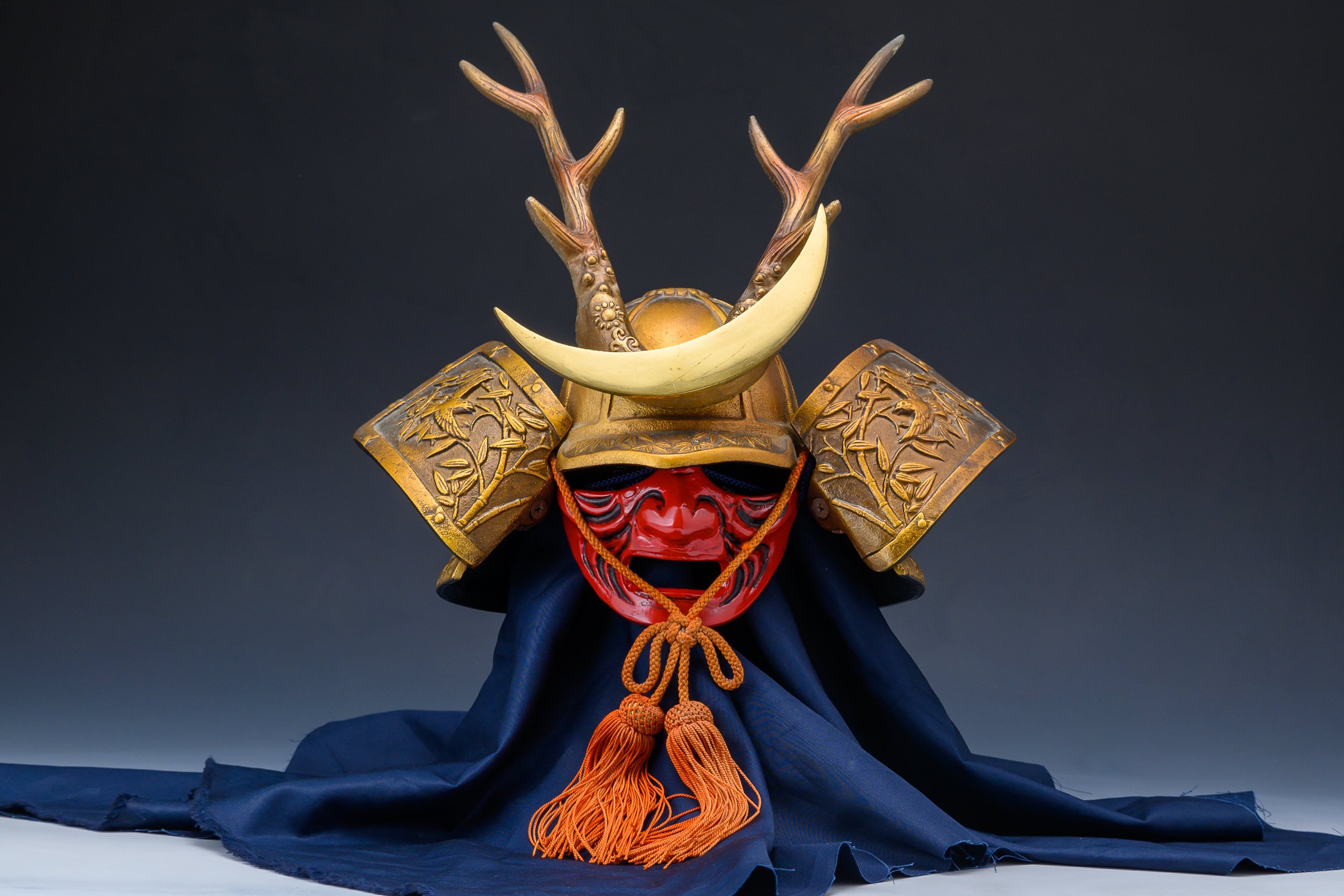 Japanese Old Vintage Samurai Helmet Middle Size -shikanosuke Japanese Old Vintage Samurai Helmet Middle Size -shikanosuke