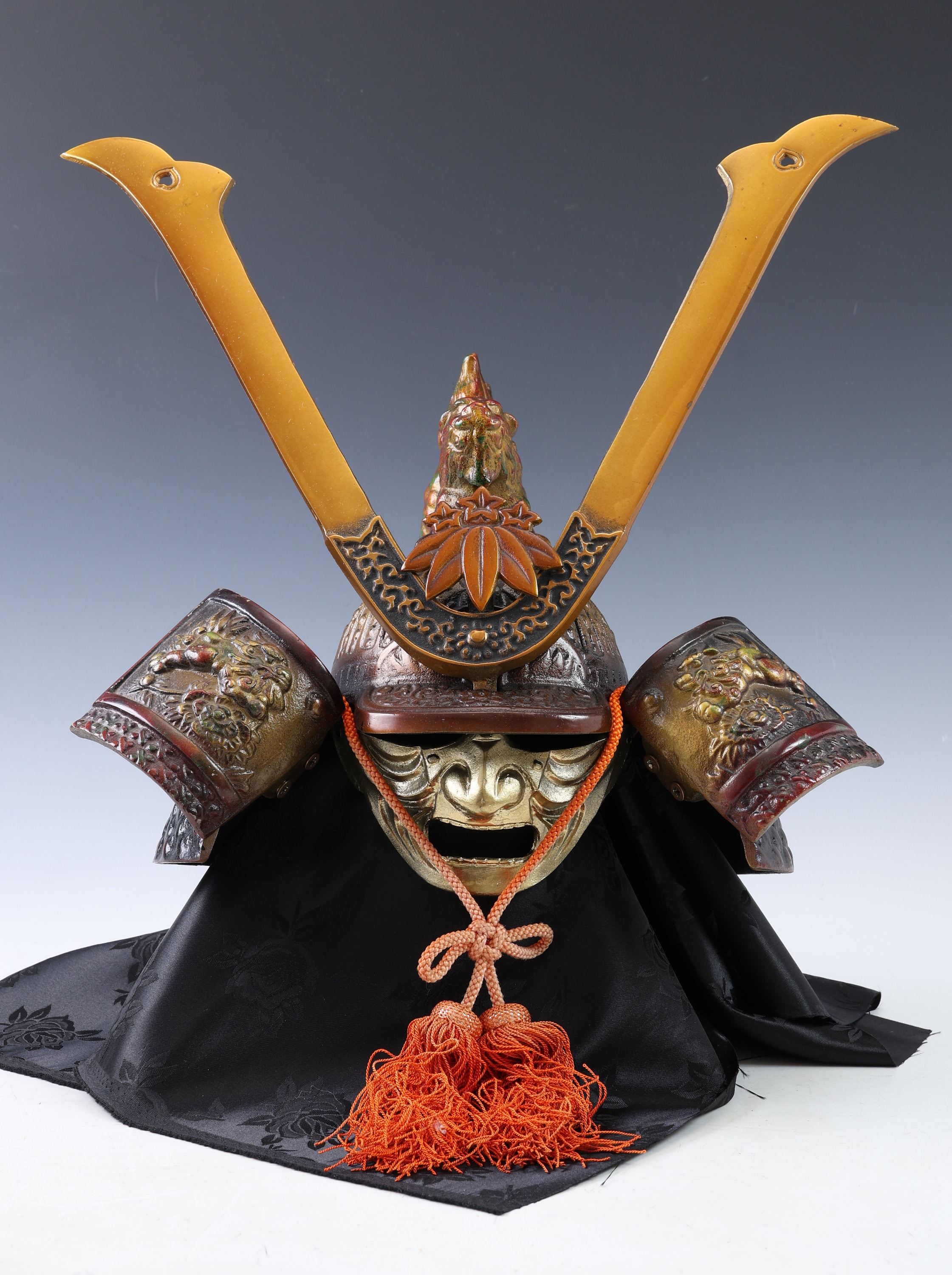 Beautiful Vintage Japanese Samurai Helmet -yoshitsune Kabuto