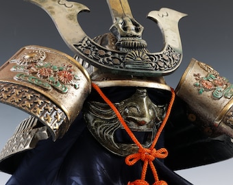 Capacete Samurai Kabuto Japonês Vintage com Máscara - Estilo Kusunoki Masashige
