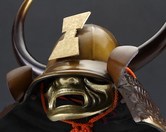 Casco samurái japonés vintage (casco de Kansuke) con máscara. Raro.