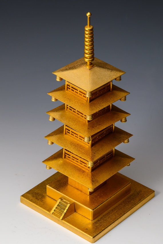 高岡銅器五重の塔、五重の塔、金の五重の塔、金色五重の塔、鉄製に金