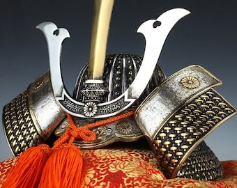 Capacete de Samurai Japonês - Capacete Prateado Kusunoki Masashige - Estilo Tradicional