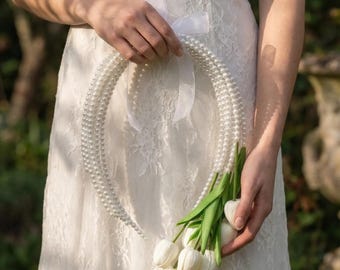 Bouquet da sposa a cerchio con tulipani bianchi In Heaven Match / Fili di perle a strati / Bouquet da sposa elegante / Ricordo della sposa