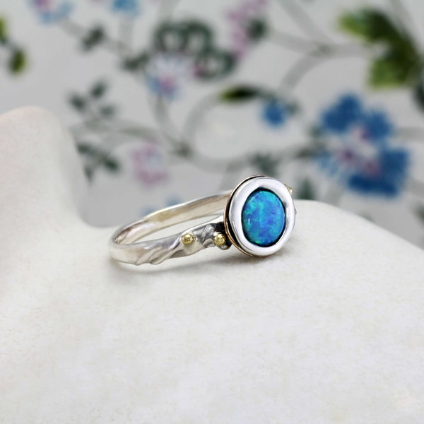 Bague opale bleue opulente faite à la main, argent sterling, bague océan, bijoux de la mer, bague avec pierres précieuses, pierre de naissance d'octobre, bagues pour femme