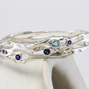 Bracelet jonc en argent avec topaze bleue, iolite et améthyste