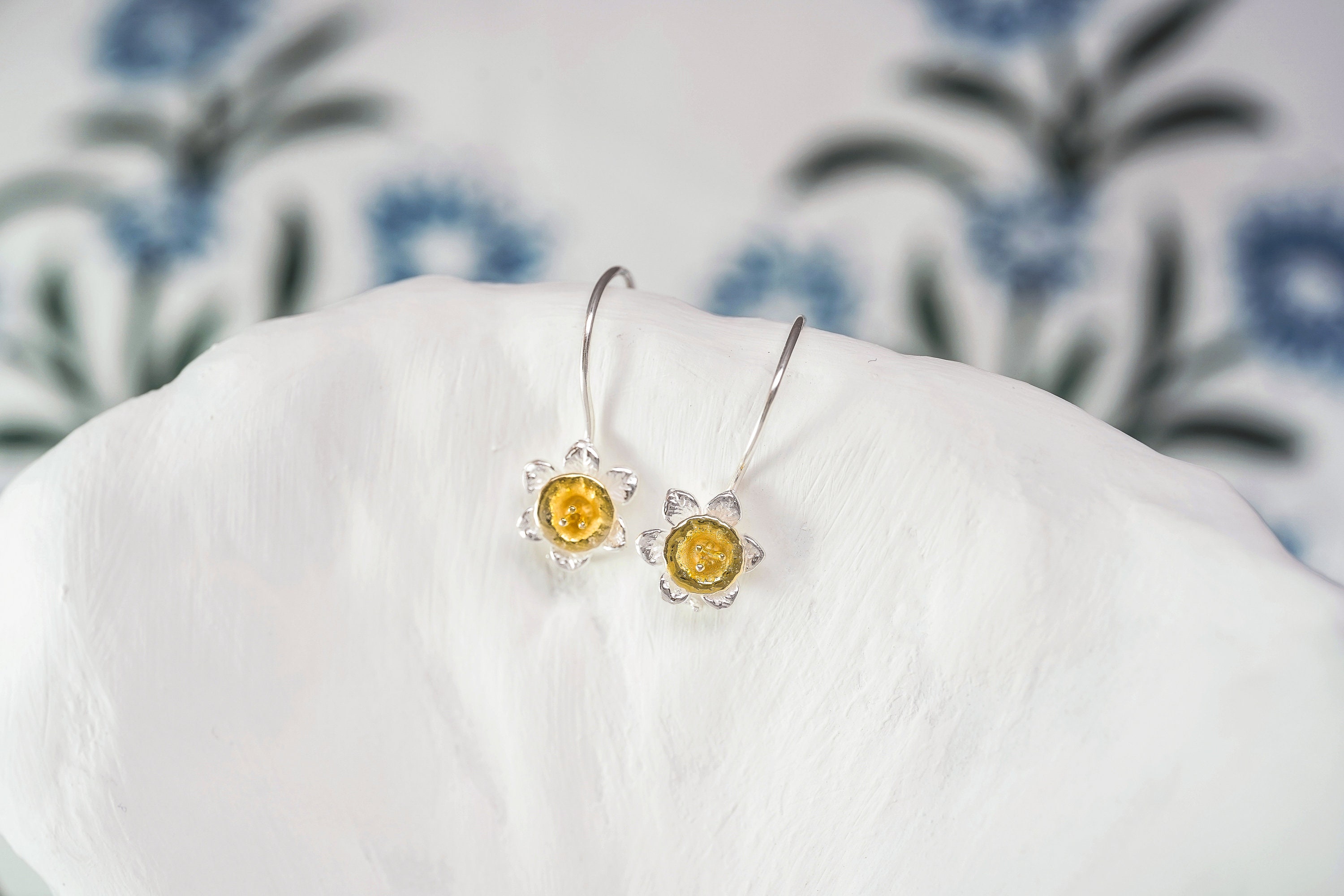 Orecchini in argento sterling con fiori su ganci, genuini e