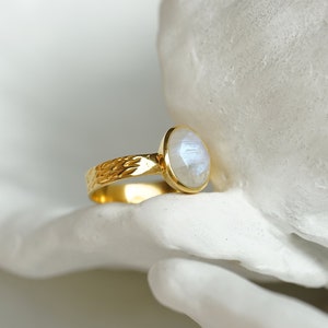 Rainbow Moonstone Gold Ring, Moonstone Ring, 18kt Gold Jewellery, June Birthstone Ring, 3rd Wedding Anniversary Gift