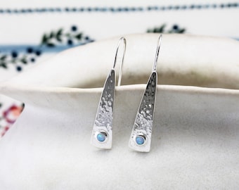 Pendientes de ópalo de plata de ley hechos a mano: joyería de plata texturizada