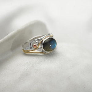 Labradorite Ring, Unique Iridescent Labradorite Ring, Statement Ring, Gemstone Ring, March Birthstone Ring, Protective Ring, Handmade Ring