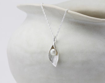 Lily Pendant, Handmade Sterling Silver Calla Lily Pendant with Freshwater Pearl, Pearl Necklace, Handmade Necklace, Floral Pendant