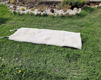 Tapis de prière en peau de mouton véritable naturelle, tapis de méditation, tapis idéal pour l'exercice, facile à plier et à transporter. 67'x25'