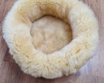 A dog bed, Made of medical sheepskin for your dog or cat, bed, house animals, gift for dog or cat. PET GIFT., schaffell, Hygge