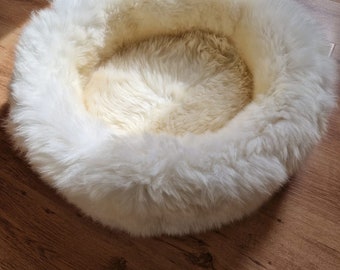 A dog bed, sheepskin, long wool, for your dog or cat, bed, house animals, gift for dog or cat. PET GIFT., schaffell, Hygge