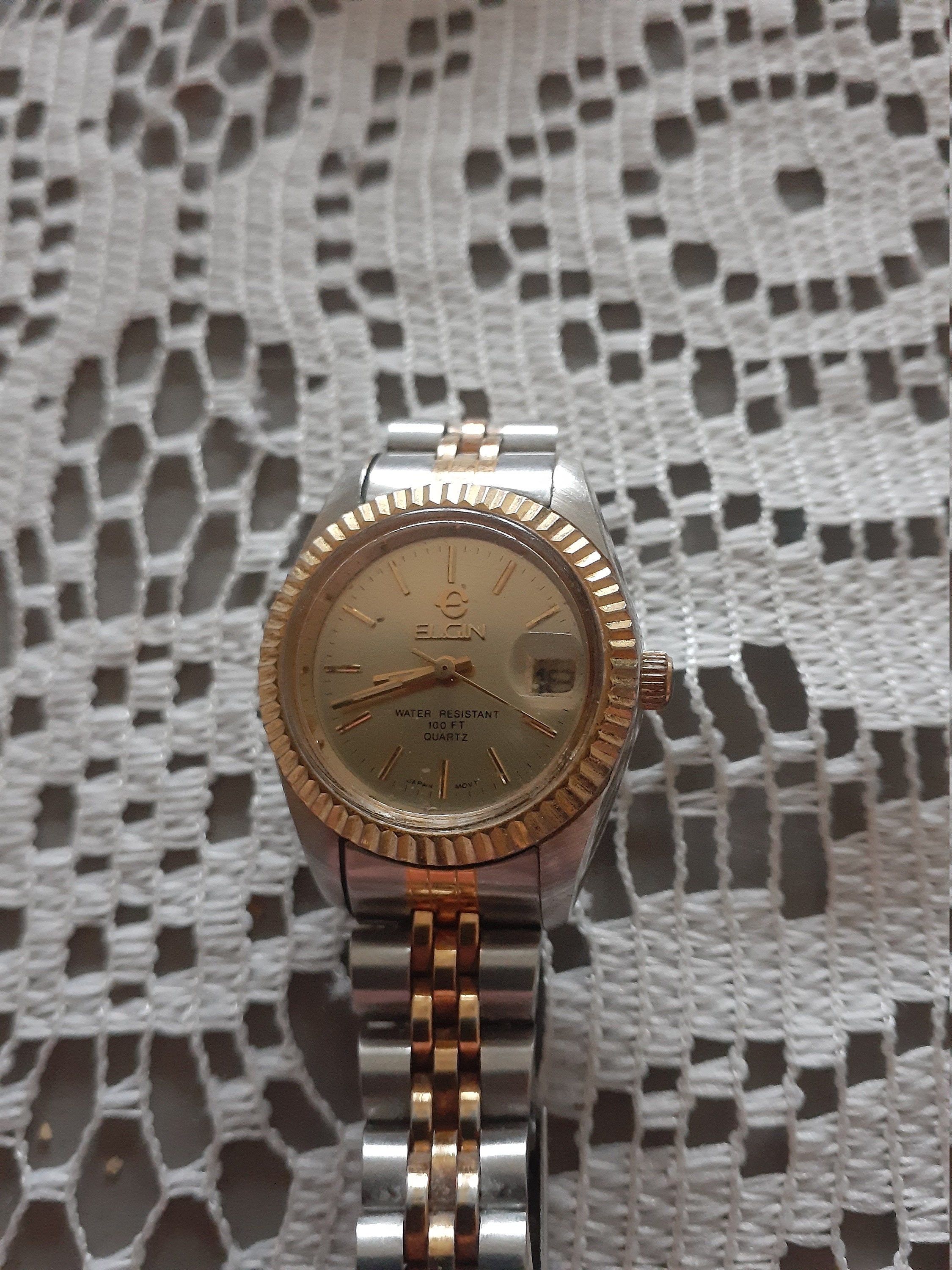 Elgin water resistant top 100ft quartz watch