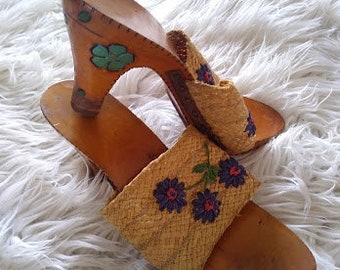 Raffia Straw Wood Mule Sandales Fleurs Peintes à la main Sculptées à la main 1960 Italie