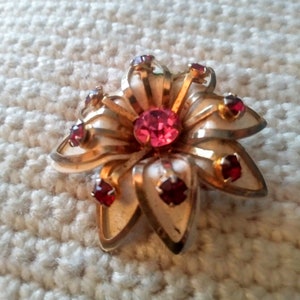 1960&#39;s Metal Flower Brooch / Pin with Rhinestones, Ruby and Pink Rhinestones