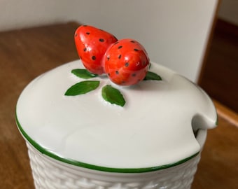 Roy Kirkham Alpine Strawberry Covered Sugar bowl Roy Kirkham Alpine Strawberry Covered Sugar bowl