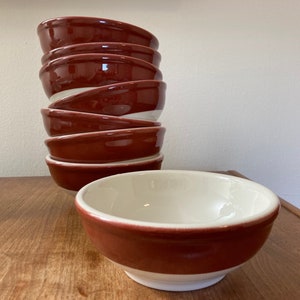 1960er Jahre Vintage Burgunder und weiße Shenango China Suppenschüssel New Castle, Pennsylvania