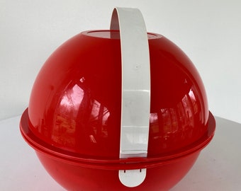 Zestaw piknikowy Vintage Ingrid Red Plastic Round z lat 70. XX wieku, 27 elementów, Chicago