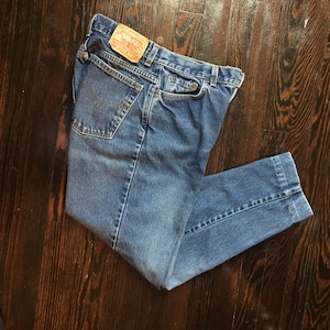 1990s Vintage High-Waisted Woman’s Levi 550 Size 12 Medium Blue Mom Jeans
