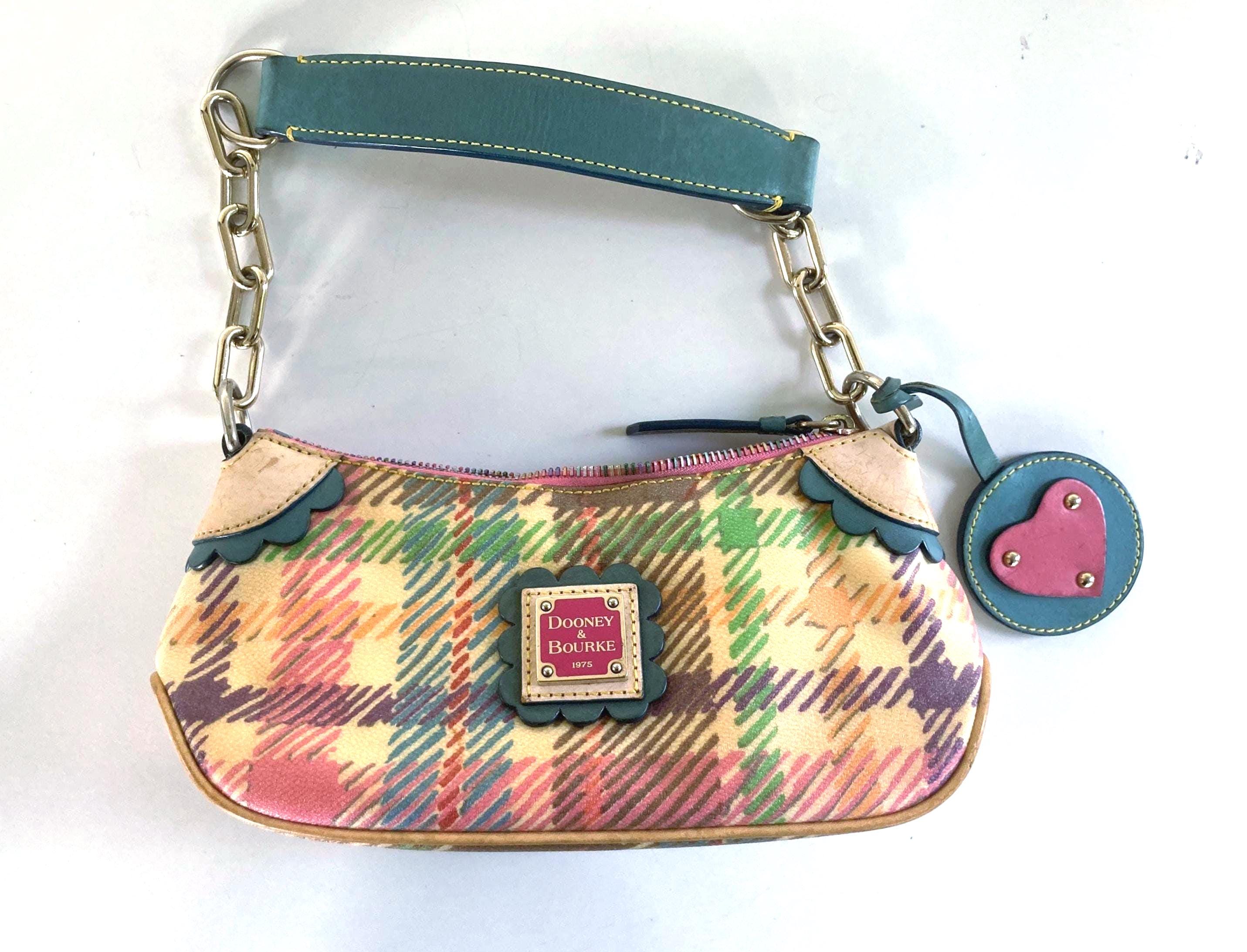 Dooney & Bourke ハンドバッグ 緑 中型 レザー　レトロ感 薄い緑 本革 クラシックメッセージバッグ ショルダーバッグ
