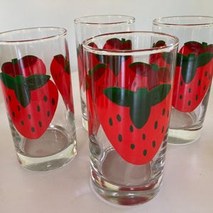 VTG Vintage Set of Four Strawberry Drinking Glasses