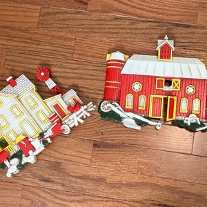 Decorazione da parete vintage Homco in plastica bianca da fattoria e fienile rosso del 1975