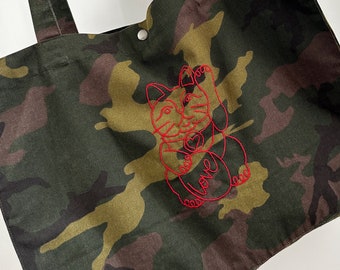 Bolso shopper Lucky Cat con estampado de camuflaje bordado a mano