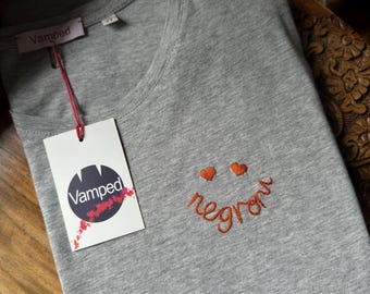 Camiseta para amantes de los cócteles - Negroni Smiley - Camiseta orgánica bordada a mano - Unisex / Mujer