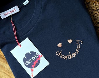 Camiseta para amantes del vino - Chardonnay Smiley - Camiseta orgánica bordada a mano - Unisex / Mujer