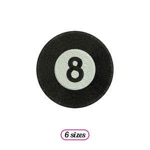 Puede incluir: Diseño bordado en blanco y negro de una bola de billar número 8. La bola 8 es un símbolo clásico del billar.