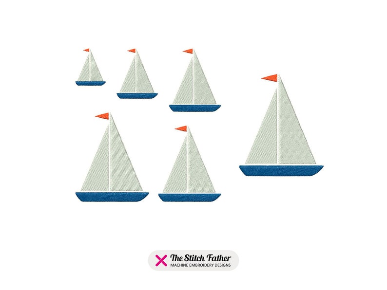 Peut inclure: Six motifs de voiliers brod&eacute;s de diff&eacute;rentes tailles, avec des voiles blanches et des coques bleues, et des drapeaux orange. Les voiliers sont dispos&eacute;s en quinconce.