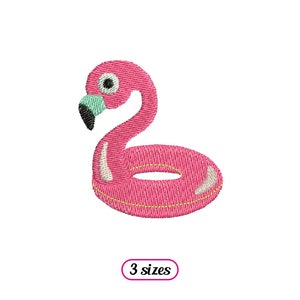 Può includere: Flotter gonfiabile per piscina a forma di fenicottero rosa con un becco verde e occhi neri. Il galleggiante ha la forma di un fenicottero con il collo curvo e la testa inclinata di lato. Il testo "3 misure" è sotto il galleggiante.