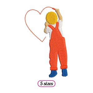 Puede incluir: Un diseño bordado de una persona con un mono de trabajo dibujando un corazón con un marcador rojo.