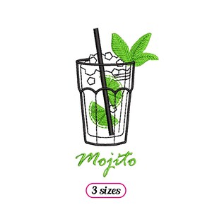 Könnte beinhalten: Schwarze und weiße Stickerei-Design eines Mojito-Cocktails mit einer Limettenscheibe, Minzblättern und einem Strohhalm. Der Text "Mojito" befindet sich unter dem Bild, und "3 Größen" befindet sich in einem weißen Rechteck mit rosa Rand.