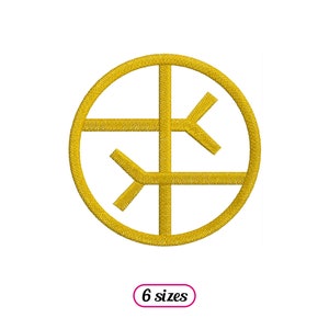 Puede incluir: Un diseño de bordado dorado de un círculo con cuatro líneas y dos flechas apuntando en direcciones opuestas. El diseño está disponible en seis tamaños.