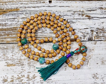 Geknotete 108ct Mala mit Sandelholz und afrikanischer Jade